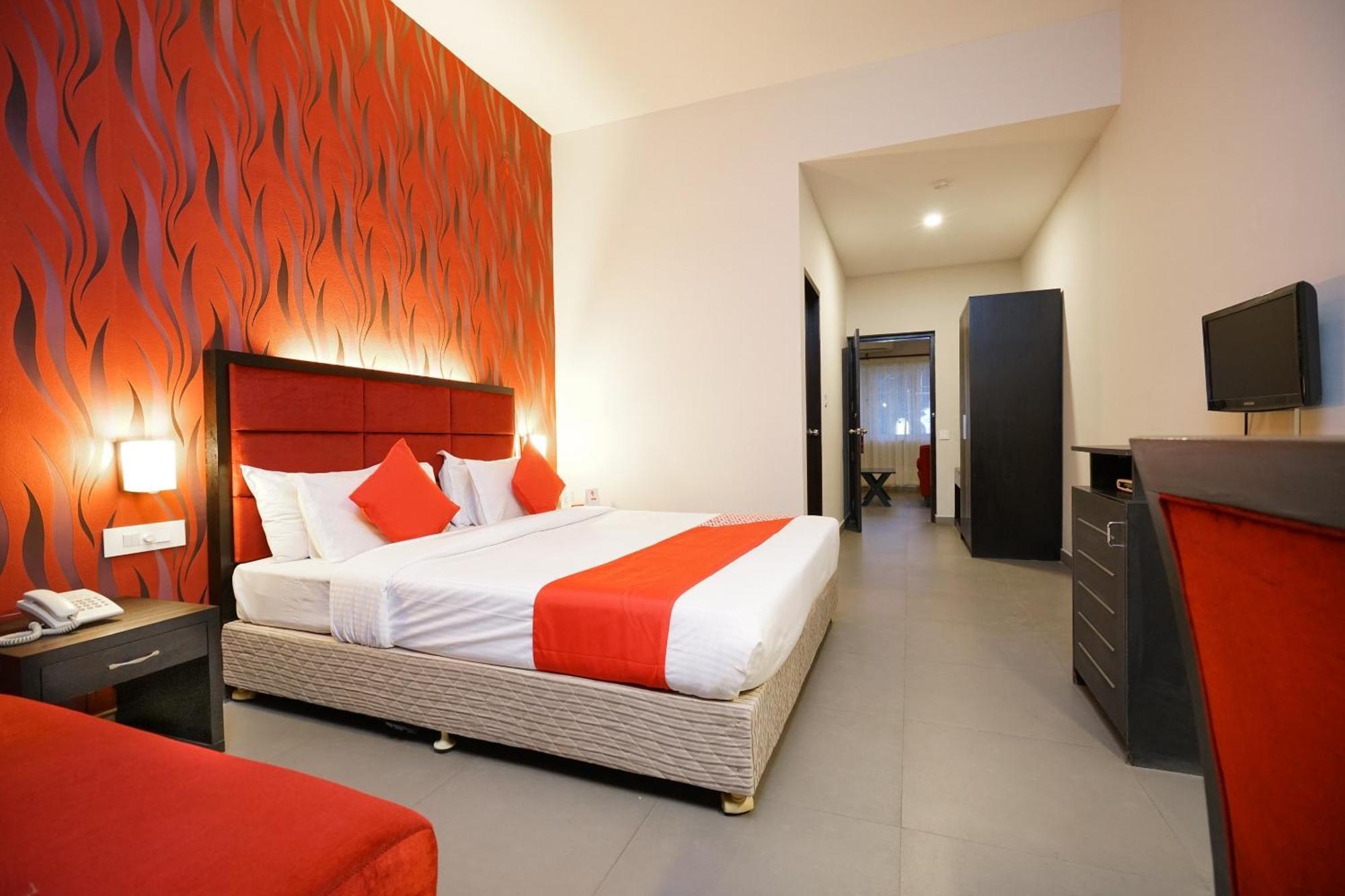 Super Townhouse Mookkannoor Tourist Home Angamaly Eksteriør billede