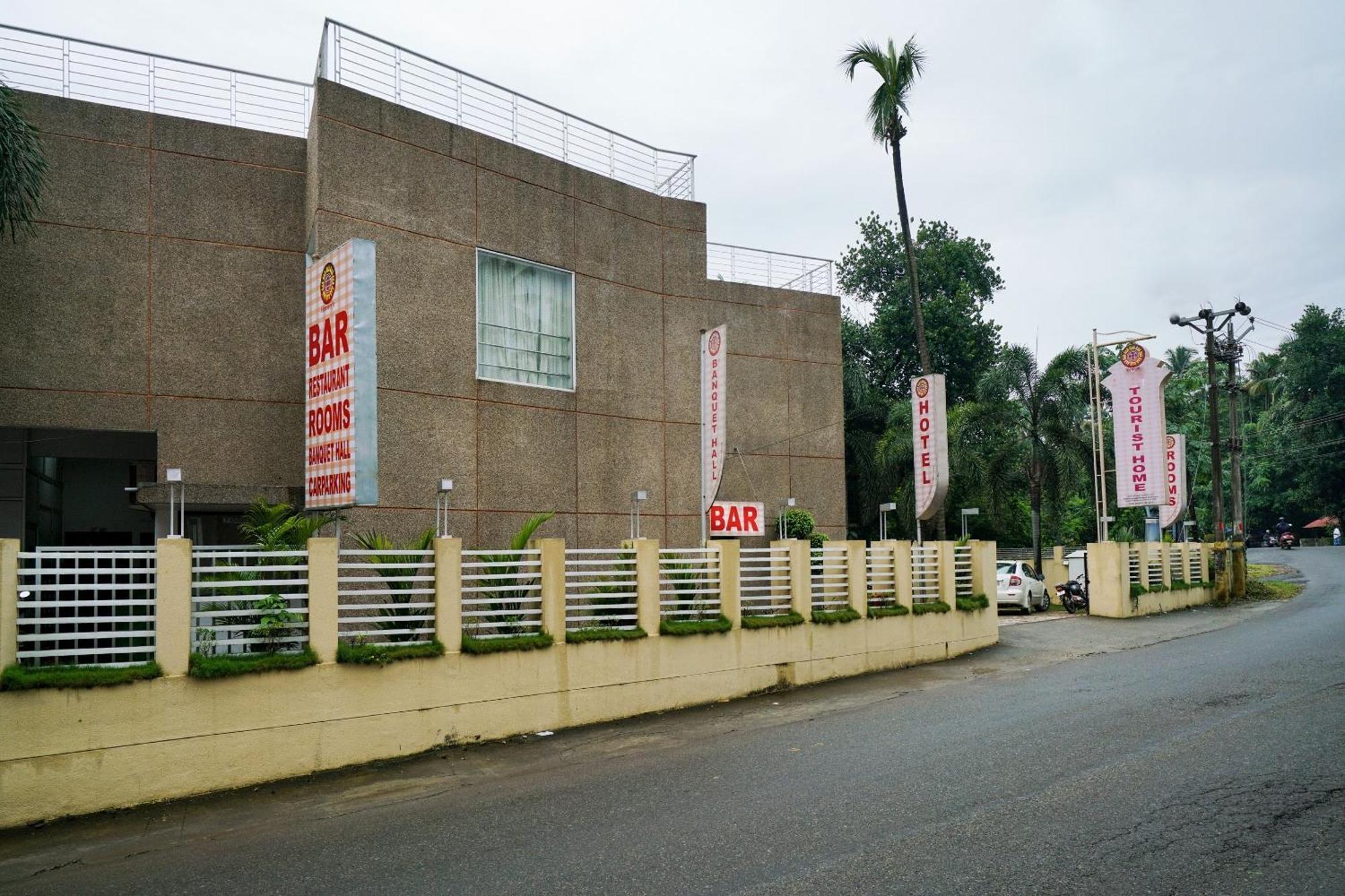 Super Townhouse Mookkannoor Tourist Home Angamaly Eksteriør billede