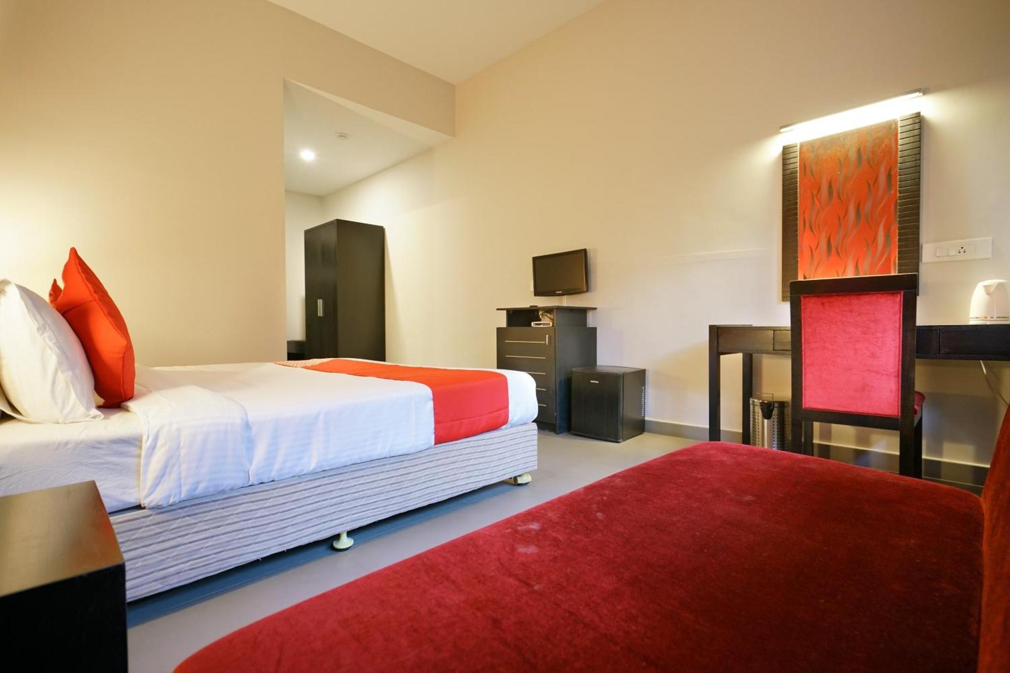 Super Townhouse Mookkannoor Tourist Home Angamaly Eksteriør billede