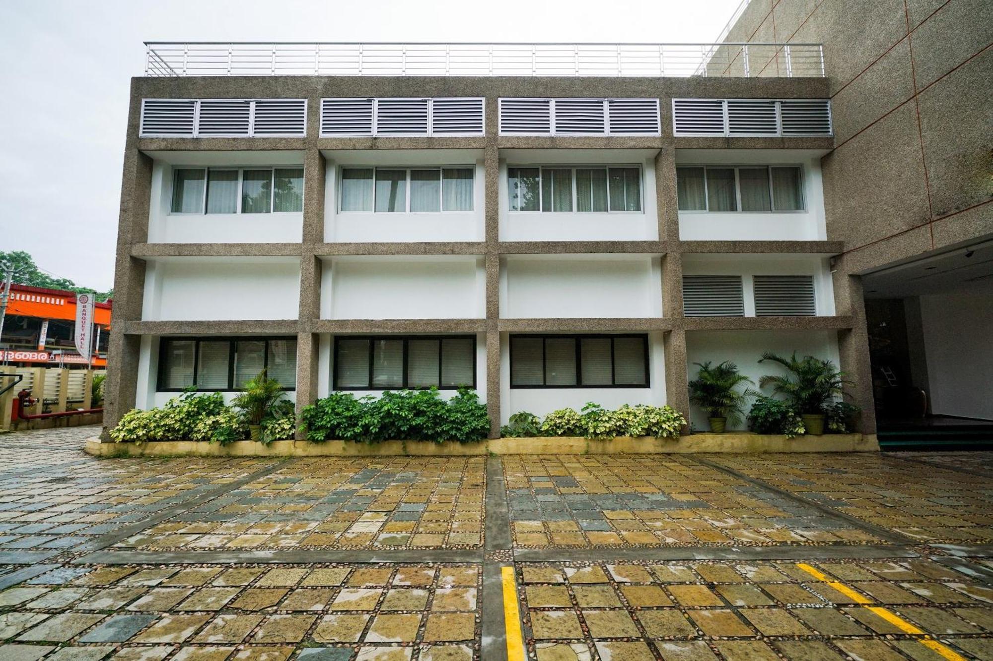 Super Townhouse Mookkannoor Tourist Home Angamaly Eksteriør billede